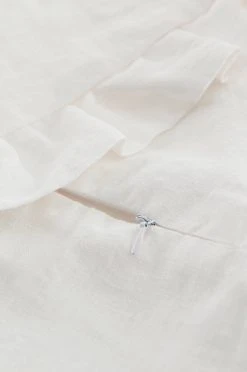 Ellos Kuddfodral Candice Frill I Tvättat Lin -Himla ONLINE ell 1610217 02 De 01